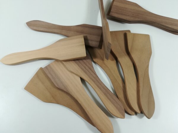 6 Raclette Spatel aus Nussbaum Holz