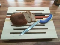 Brotschneidbrett, aus Ahorn, Räuchereiche, Padouk,...